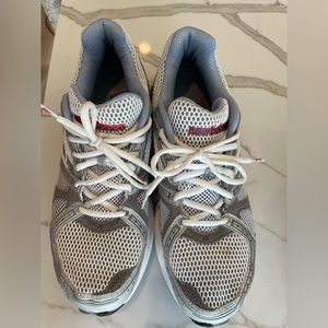 New balance womens size 11 shoes worn 3 times